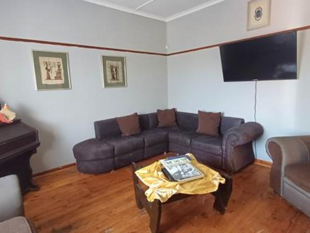 3 Bedroom House in Van Riebeeck Heights