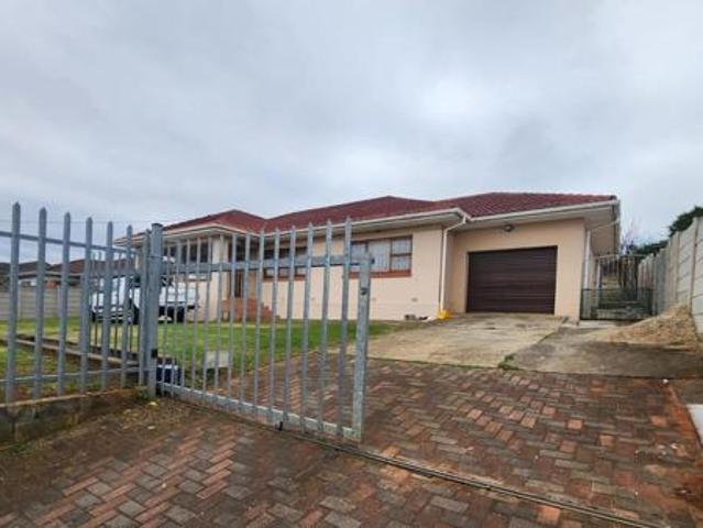 3 Bedroom House in Van Riebeeck Heights