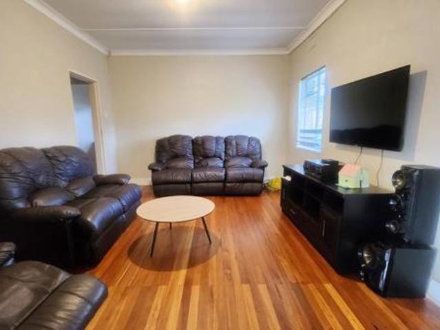 3 Bedroom House in Van Riebeeck Heights