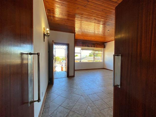3 Bedroom House in Van Riebeeck Heights