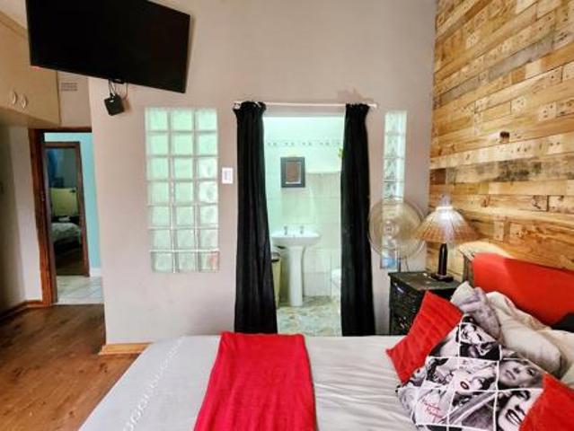 3 Bedroom House in Van Riebeeck Heights