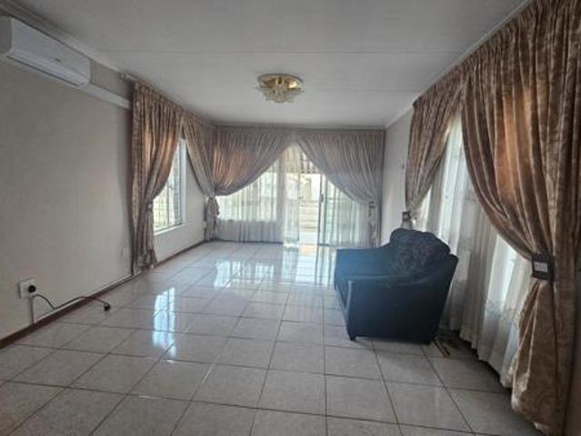 3 Bedroom House in Van Riebeeck Park