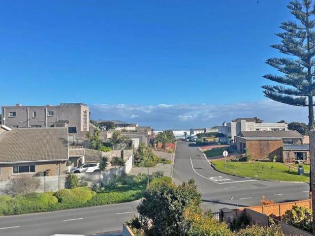 3 Bedroom House in Van Riebeeckstrand