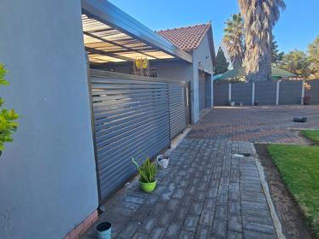 3 Bedroom House in Vanderbijlpark CE3