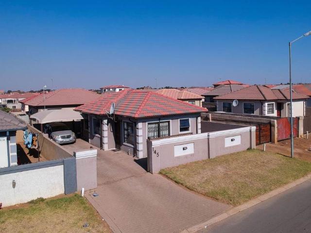3 Bedroom House in Vanderbijlpark Central
