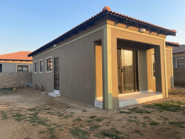 3 Bedroom House in Vanderbijlpark Central East 4
