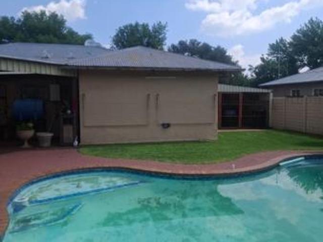 3 Bedroom House in Vanderbijlpark CW