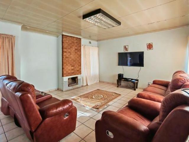 3 Bedroom House in Vanderbijlpark CW