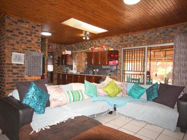3 Bedroom House in Vanderbijlpark SE4