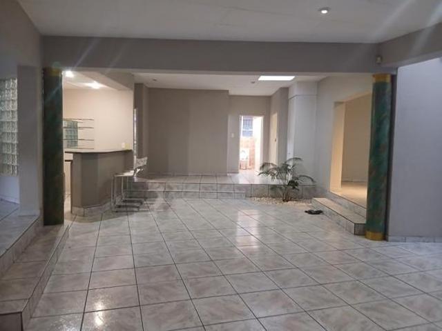 3 Bedroom House in Vanderbijlpark SE4