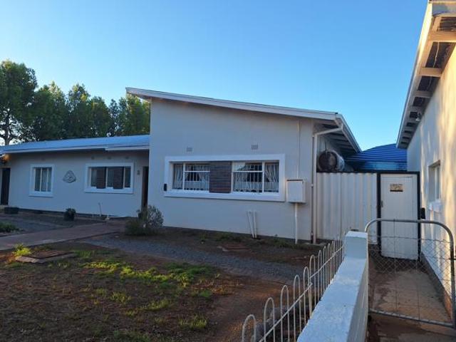 3 Bedroom House in Victoria West