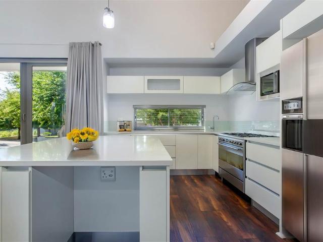 3 Bedroom House in Vrykyk