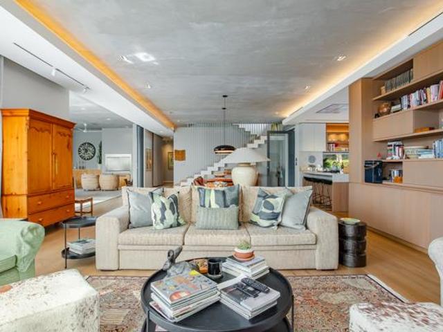 3 Bedroom House in Vrykyk