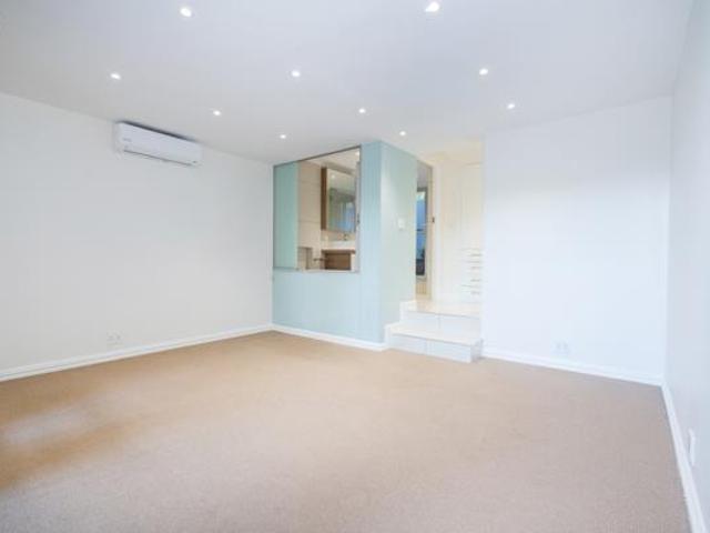 3 Bedroom House in Vredehoek