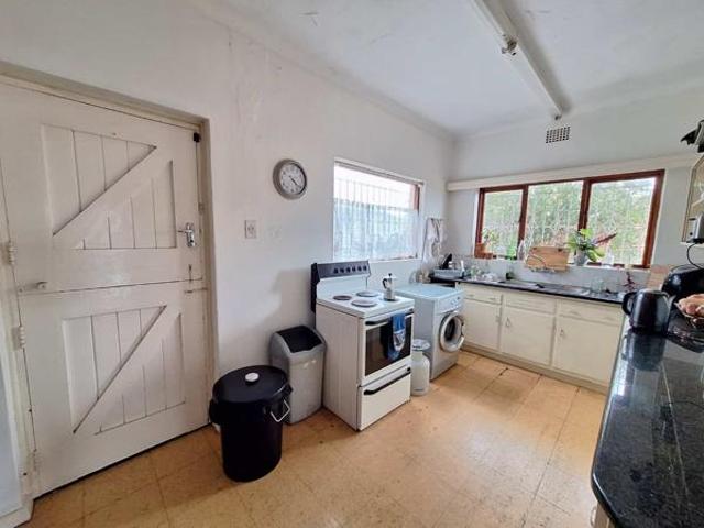 3 Bedroom House in Vredehoek