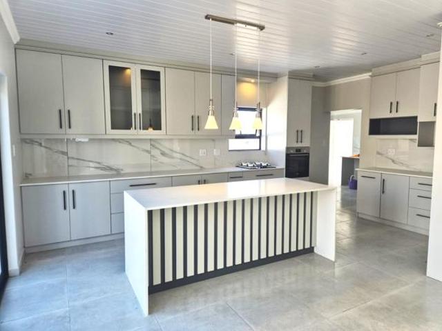 3 Bedroom House in Vredenburg