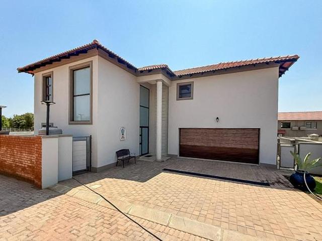 3 Bedroom House in Xanadu