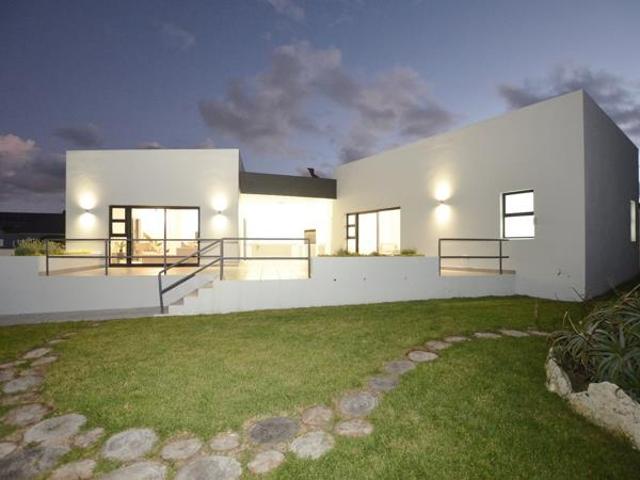 3 Bedroom House in Yzerfontein