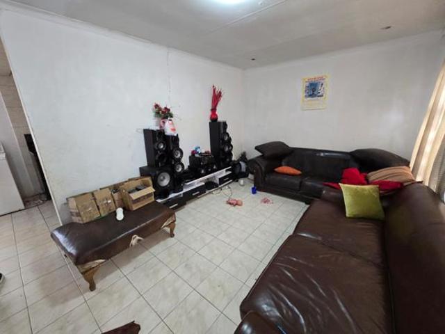 3 Bedroom House in Zakariyya Park