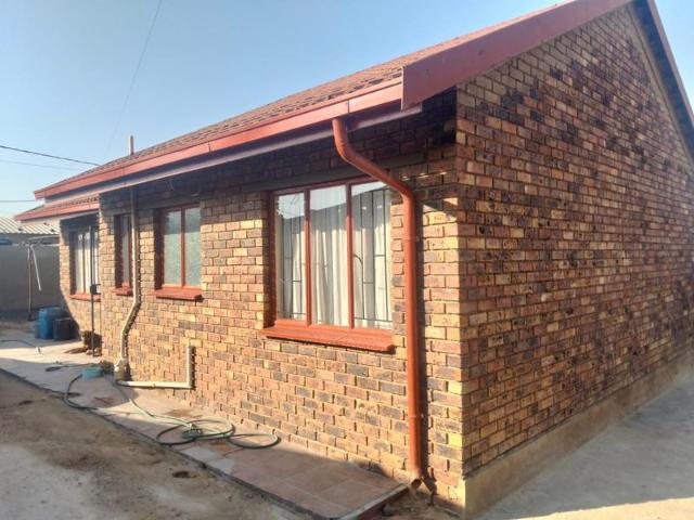 3 Bedroom House in Zamdela