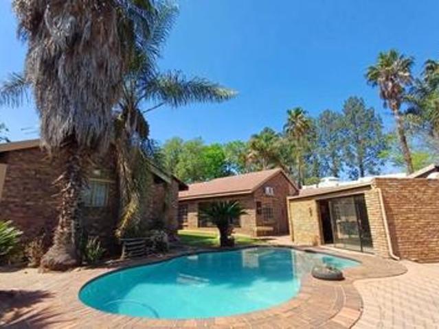3 bedroom house on the market with g.