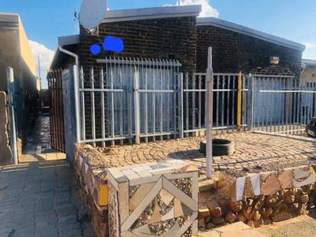 3 bedroom house on the market at tsa.