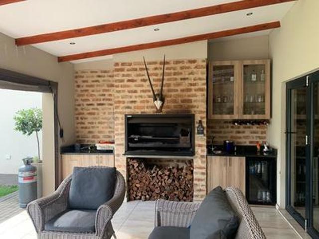 3 bedroom house on the market heron banks