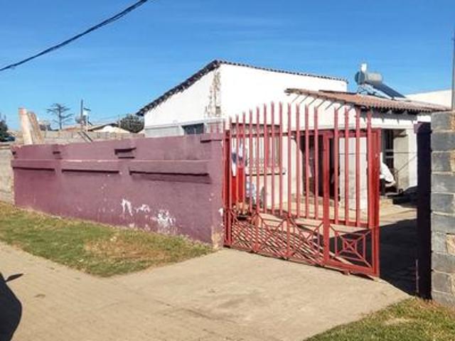 3 bedroom house on the market in tsh.