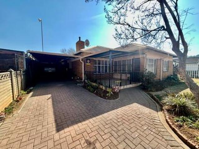 3 bedroom house on the market in van.