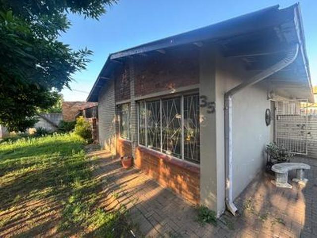 3 bedroom house on the market in van.