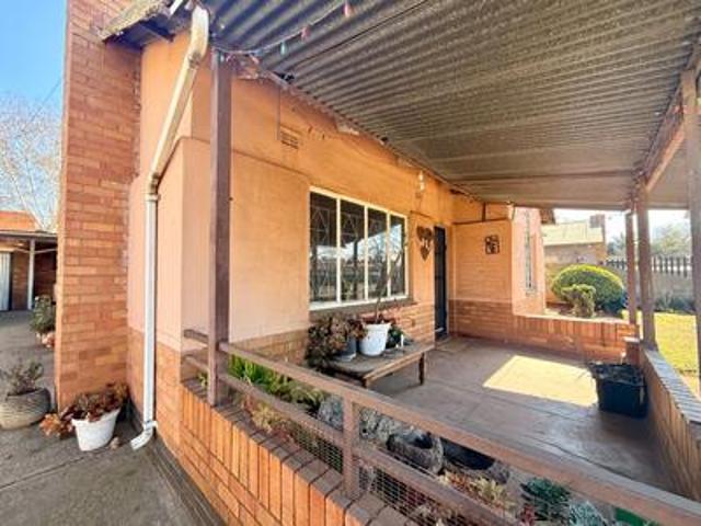 3 bedroom house on the market in van.