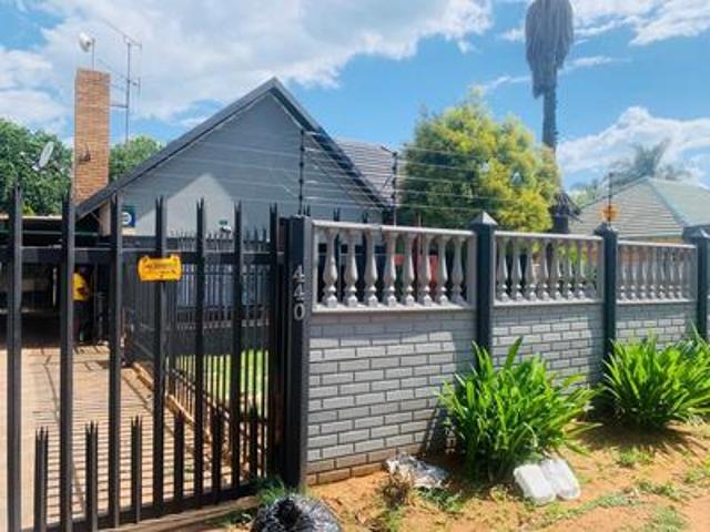 3 bedroom house on the market in van.