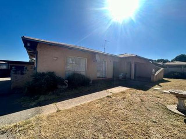 3 bedroom house on the market in van.