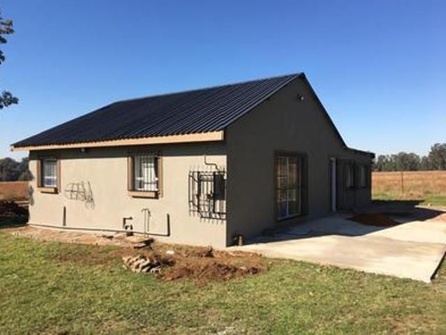 3 bedroom house on the market in val.