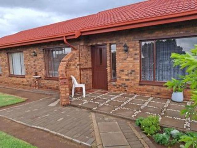 3 bedroom house on the market in wal.