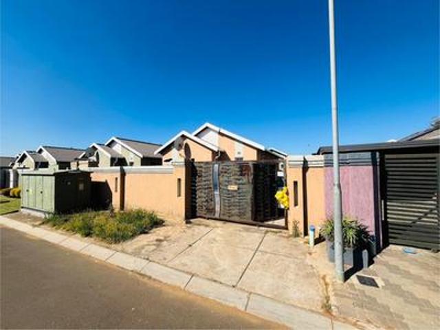3 bedroom house on the market in win.