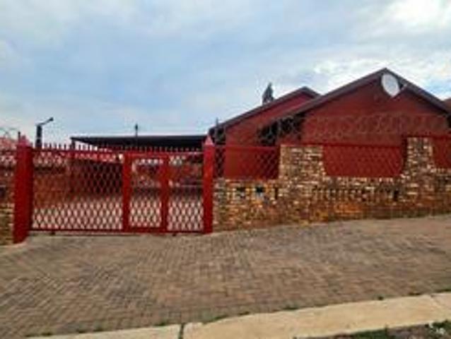 3 bedroom house on the market in att.