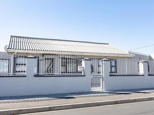3 bedroom house on the market in bel.