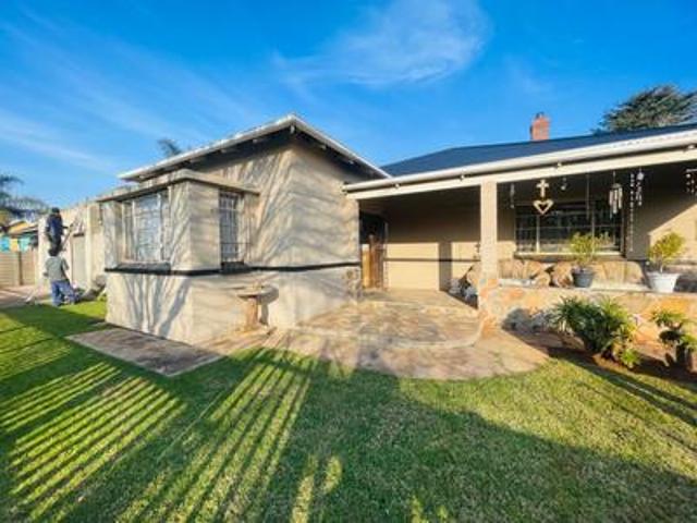 3 bedroom house on the market in bra.