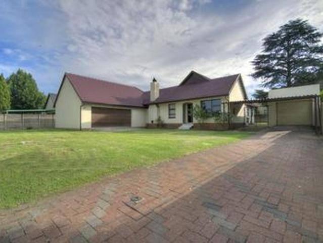3 bedroom house on the market in bra.