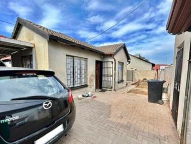 3 bedroom house on the market in clayville