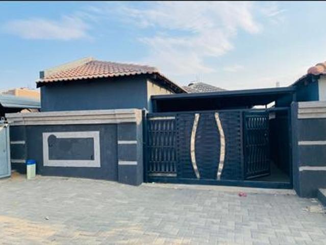 3 bedroom house on the market in cla.