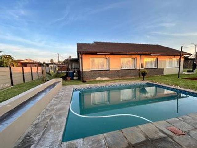 3 bedroom house on the market in da.