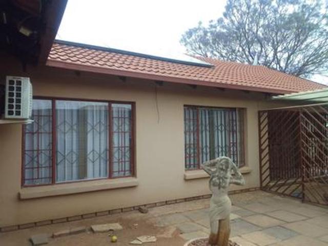 3 bedroom house on the market in das.