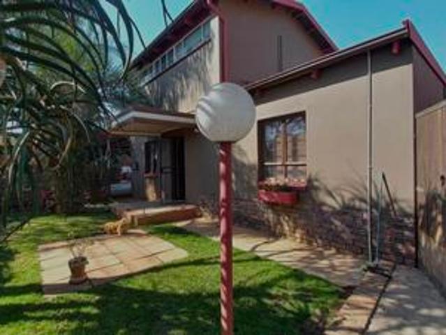 3 bedroom house on the market in daspoort