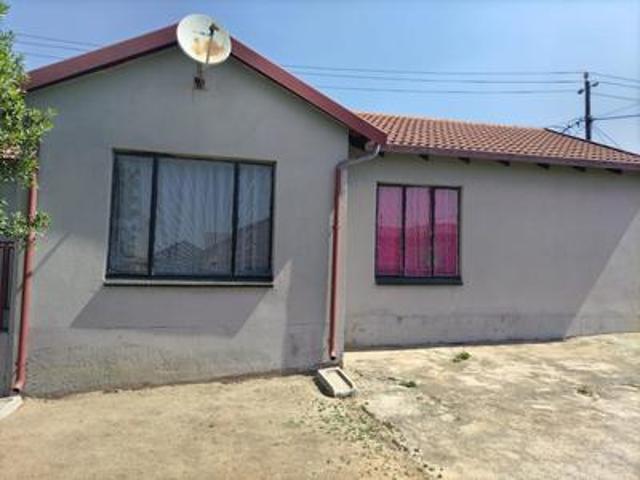 3 bedroom house on the market in ebo.
