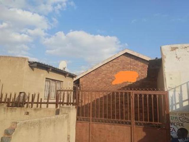 3 bedroom house on the market in ebo.