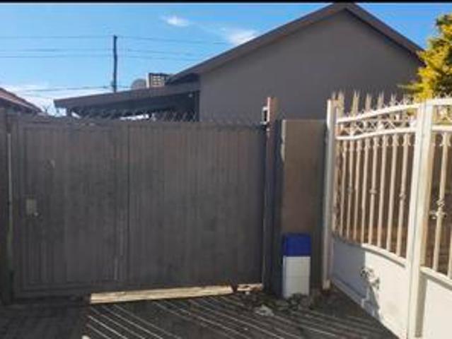 3 bedroom house on the market in ebo.