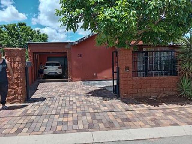 3 bedroom house on the market in en.