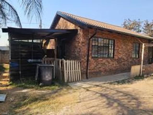 3 bedroom house on the market in her.